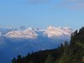 ... und hier im Zoom-Blick (auch mit weniger guten Augen erkennbar) - die herrliche Gletscherwelt am Hohen Dachstein (rechts der Bildmitte). Links der Bildmitte liegt der rundliche Hohe Gjaidstein.