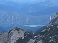 ... und etwas ferner - der grnlich leuchtende Almsee.