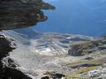 ... von wo man gut zu einer geruschvollen Baustelle hinuntersieht (Feldsee ?).