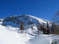 Endlich ist das sonnenbeschienene Hochplateau erreicht. Unser Ziel liegt klar und deutlich vor uns.