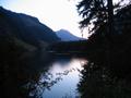 Trotz der relativen Dunkelheit beim Start in der Breitlahn konnten wir wegen der gut erkennbaren Forststrae auf Stirnlampen verzichten. Im Bereich des Schwarzensees wird es bereits heller.