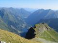 Kurz unterhalb des Schneck-Gipfels ffnet sich der Blick hinunter zum Schwarzensee ...