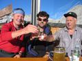 Ein Entspannungs- und Verdauungsschnapserl beim Riemannhaus. H�rbie, AlpenYeti, H�rbies Dad