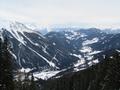 Tiefblick ins Tal um Oppenberg. Links im Hintergrund der Grimming.