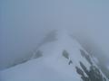Als ich am vermeintlichen Gipfel angekommen bin, wird der Nebel wieder dichter ...
