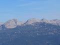 ... nicht ohne noch vorher einige Zoom-Bilder von den Gipfeln um Weie Wand (links), Plankermira und Hochwei zu machen, da ich ja vorhabe, diese weg- und markierungslosen Berge im dolinenreichen Karstgebiet einmal zu besuchen.