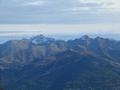 Blick in die Niederen Tauern zu Hochwildstelle (links) und H�chstein (rechts). Auf den Nordseiten liegt bereits Schnee.