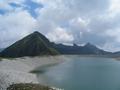 Erst bei einer Hhe von ca. 2.200 bei diesem kleinem Speichersee beginnt die etwas ursprnglichere Landschaft - und wir werden begrt von zahlreichen Murmeltier-Warnrufen.
