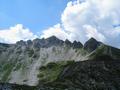 Beim Austieg zur Gamsleitenspitze - Blick zurck zur Zehnerkarspitze (Bildmitte) und dem Gamsspitzl (rechts)