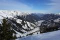 Tiefblick ins Donnersbachwaldtal. Links unten liegt die Ahornkoglalm.