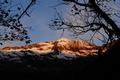 ... wurden die umliegenden Bergspitzen bereits von der Morgensonne bestrahlt.