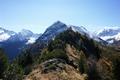 Von hier wirkt der Hochgang recht beeindruckend (die schneebedeckte Felsspitze in Bildmitte).