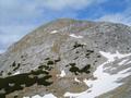 ... laut Karte mu das der Hochkogel sein. Weglos aber weitgehend unschwierig steige ich ber die Sdflanke links der Bildmitte auf.
