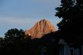 Start am frhen Morgen im noch verschlafenen Hinterstoder. Schner Blick auf die Spitzmauer.