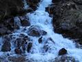 Neben den Wasserfllen, die vom Duisitzkarsee herunterkommen, hinab zur Eschachalm.