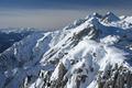 Schneedeckenanrisse am Verbindungskamm zwischen Sinabell/Wasenspitze und Kampspitz (links).