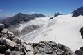 ... mit gro�artigem �berblick �ber den Hallst�tter Gletscher, auf dem man - ameisengleich - auf den pr�parierten Wegen kleinere Gruppen von Wanderern ersp�hen kann.