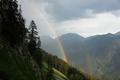 Das Gewitter bleibt aber im Osten. Der Regen wird strker. Ab und an findet die Sonne einen Weg durch die Wolken. Belohnung: Ein Regenbogen.