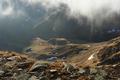 Aber schn langsam schien sich im Wettergeschehen etwas zu tun. Die Landawirseehtte unter mir (links unterhalb der Bildmitte) war bereits gut erkennbar.