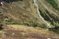 Tief unten die Hochgollinghtte (linker Bildrand) und das Steiglein, das sich in etlichen Serpentinen von der Forststrae hinaufschlngelt.
