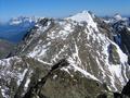 Der Greifenberg ? - Wr auch nicht zu verachten, wenn ich schon mal in der Gegend bin ;-) Ganz rechts die Schneerinne, ber die ich aufgestiegen bin.