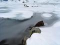 ... obwohl man bereits deutliche Anzeichen erkennt, da sich wohl auch diese Eisdecke in der frhsommerlichen Hitze nicht mehr allzu lange halten wird.