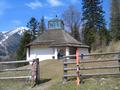 In der Nhe der Gasthofalm steht diese kleine Kapelle, die anllich des Unglckes im Tauerntunnel erbaut wurde.