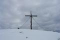 ... und unschwierig gelangt man zum leicht desolaten Gipfelkreuz.
