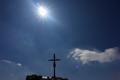 Ein symboltrchtiges Bild fr das heutige Wetter: Blauer Himmel, von dem die Sonne 