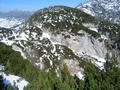 Unterwegs am leicht ausgesetzten, an einigen Stellen mittels Drahtseilen gesicherten Karl-Stger-Steig. Blick zurck ber den Hochklapfsattel hinweg zum Groen Woising (links hinten).