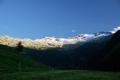 Sch�n langsam setzt die D�mmerung ein. Der herrliche Gebirgskamm, den ich heute be- und umwandert habe - an der Landesgrenze zwischen Salzburg und K�rnten - liegt noch in der Sonne.