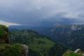 ... vernehmen wir das Donnergrollen jetzt aus dem Norden. Ziemlich schwarz ist es ber dem Tennengebirge.