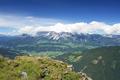 ... und mit fabelhaften Ausblicken. Noch einmal hinber zum Dachstein ...