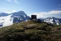 Am Mitterkogel-Gipfel. Im Hintergrund: Torstein (links) und Rtelstein (rechts).