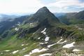 Ausblick vom Sauofen zum Nachbarn im Sdosten: Der Schderkogel, der ber den genau im Blickfeld liegenden Grat erstiegen wird.