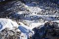 Tiefblick ber die senkrecht abfallenden Felsen sdlich des Gipfels zur Schitourenroute von der Wurzeralm zum Angerkogel.