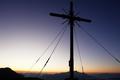 Und noch besser: In knapp 20 Minuten habe ich den Aufstieg von der Tauernscharte zum Gipfelkreuz auf dem Tauernkogel bewltigt und so konnte ich mich noch gute 10 Minuten auf den Sonnenaufgang vorbereiten.