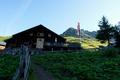 Und so auch bei der Draugsteinalm, hinter der sich der Draugstein erhebt.