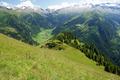 Warum ich so gerne und hufig in die Berge gehe, hat allerings gnzlich andere Grnde, das mchte ich hier mit aller Entschiedenheit festhalten. Ich habe nmlich einmal einen Arzt gefragt, ob ein Bier nach der Wanderung schdlich sei. Er meint nur 