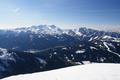 Herrliche Ausblicke zum Dachsteingebirge mit dem Gosaugletscher (links) und dem wild zerklfteten Gosaukamm (rechts).