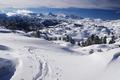 Anstrengende Spurarbeit: Im Pulverschnee versinke ich stellenweise bis zu 30 cm. Das kann aber den tollen Ausblick zum Dachstein nicht trben.