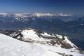 Und im Norden die ebene Flche namens Hornboden. Hinter dem grnen Paltental die schneebedeckten Gipfel der Haller Mauern.
