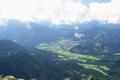Im Sden - jenseits der Landesgrenze Obersterreich-Steiermark - im steirischen Ennstal der Talkessel um Admont. Von den Gesusebergen war auf Grund dichterer Wolken leider nicht allzu viel zu sehen. Eine strkende Jause lieen wir uns aber dennoch schmecken, nachdem wir unsere verschwitzten Muskeln in alle mitgefhrten Kleidungsstcke eingehllt hatten.