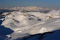 ... links davon schweift der Blick ber das wellige, hgel- und dolinenreiche Zentralplateau des Toten Gebirges bis zum Dachstein.