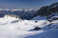 Blick zurck ber das obere - flachere - Stck. Links die Rotwand, rechts die Schwerwand. Im Hintergund zahlreiche Gipfel der zu den Salzkammergutbergen zhlenden Osterhorngruppe.