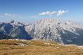 Im Westen breitet sich eindrucksvoll der wuchtige Watzmann aus und sdlich (links) von ihm ...