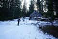 Ab etwa 1.200 Meter Seehhe zeigt sich der Waldboden schneebedeckt. Vorbei an der Tommerlalm ...