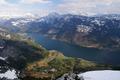 Aber nicht nur die Panoramablicke sind herrlich, auch der Tiefblick zum Grundlsee ist uerst sehenswert. Links hinten erkennt man sogar ein Zipfelchen des Toplitzsees.