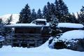 Bis zu einer Jagdhtte war von Schneeschuhwanderern vor uns (vermutlich am Vortag) gespurt worden. Danach waren wir mit Spurarbeit an der Reihe. Vorbei an der Htte der Lackneralm.