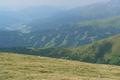 Ausblick im dunstigen Licht ber die gefleckten Wlder im Westen.